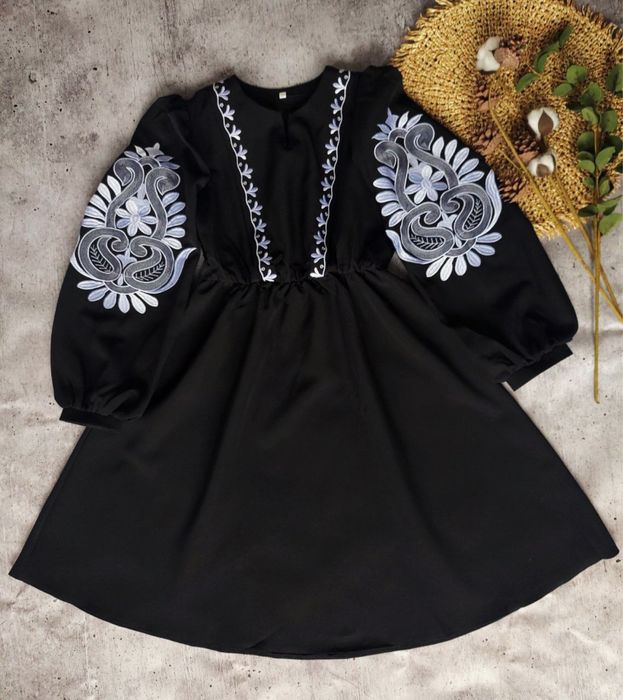 Сукня з вишивкою для дівчинки/люкс/