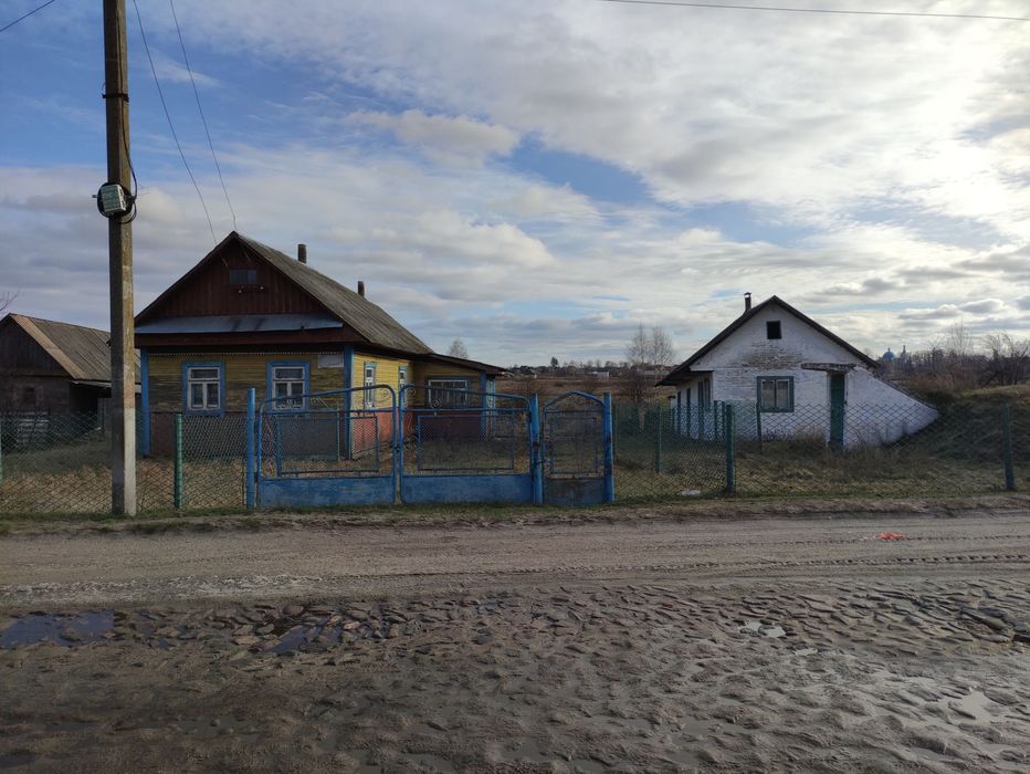 Продам будинок с.Люхча (Ділянка 17 соток)