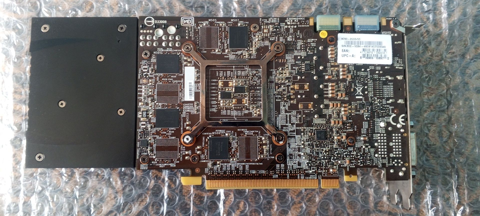 Видеокарта MSI GTX 760 на 2 ГБ GDDR5.