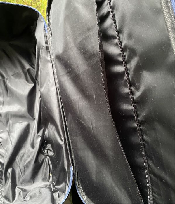 Чемодан на колесиках синий классика