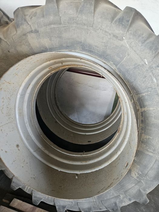 Koła bliźniacze 18.4 R38 460/85/38 MICHELIN Case McCormick