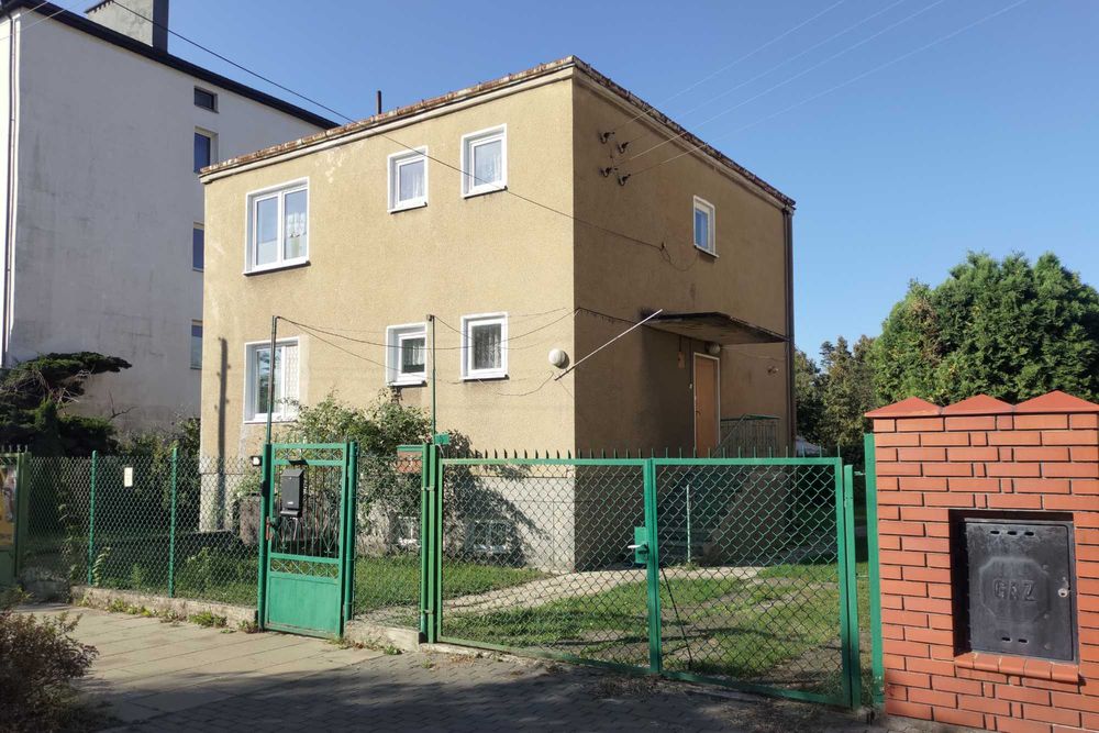 Dom 4 sypialnie, 2 łazienki + budynki gospodarcze