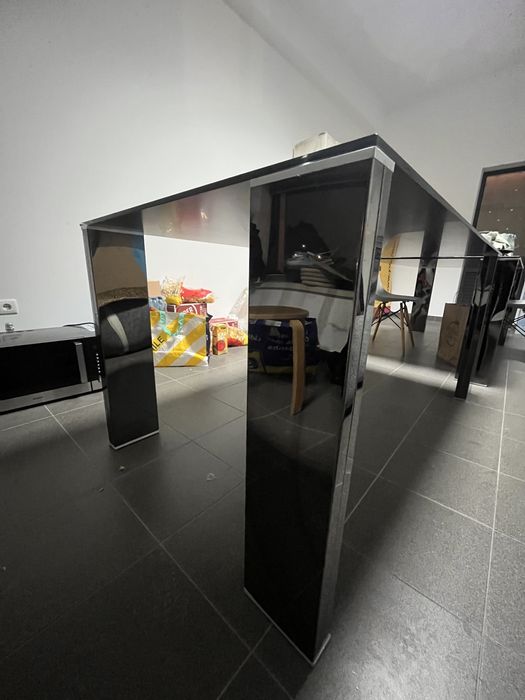 Mesa / secretaria de vidro c/pes metalicos