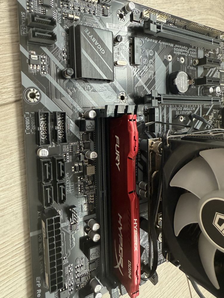 Матплата Gigabyte H370M DS3H з оперативкою та процесором