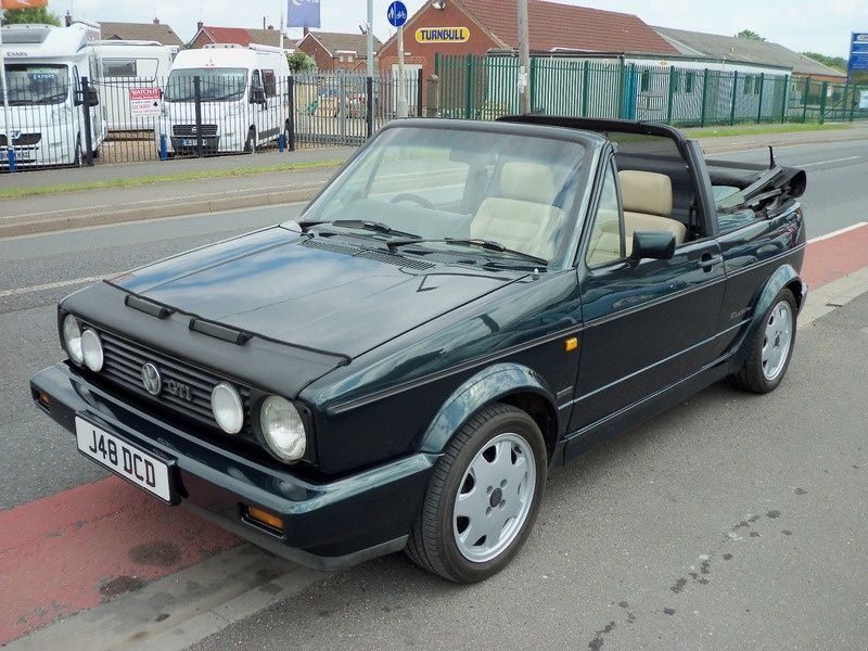 Miniatura Volkswagen Golf Mk1 Cabrio 1/43