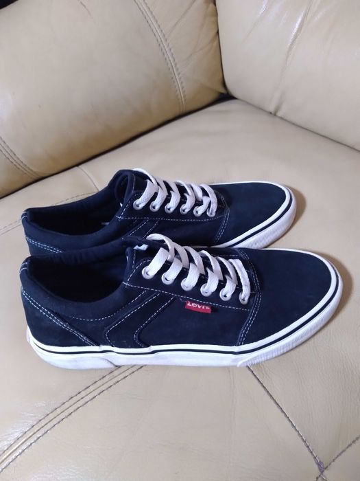 продам кеди,макасини фірми levis, оригінал