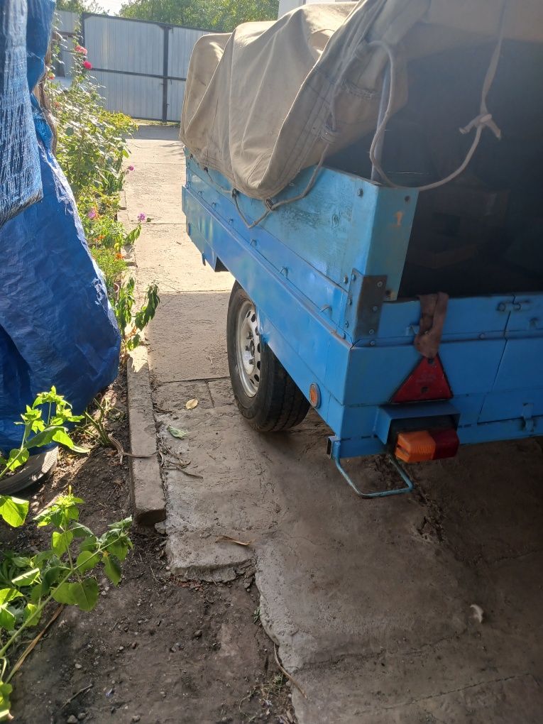 Легковой причеп усиленый.