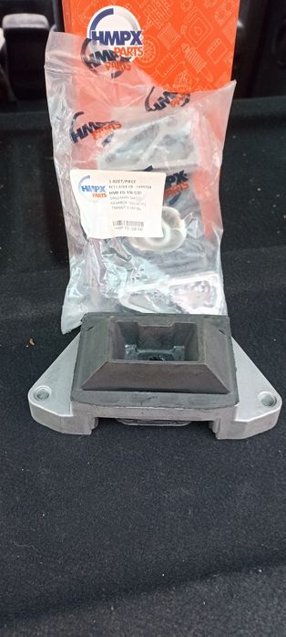 Подушка двигуна Форд транзит.