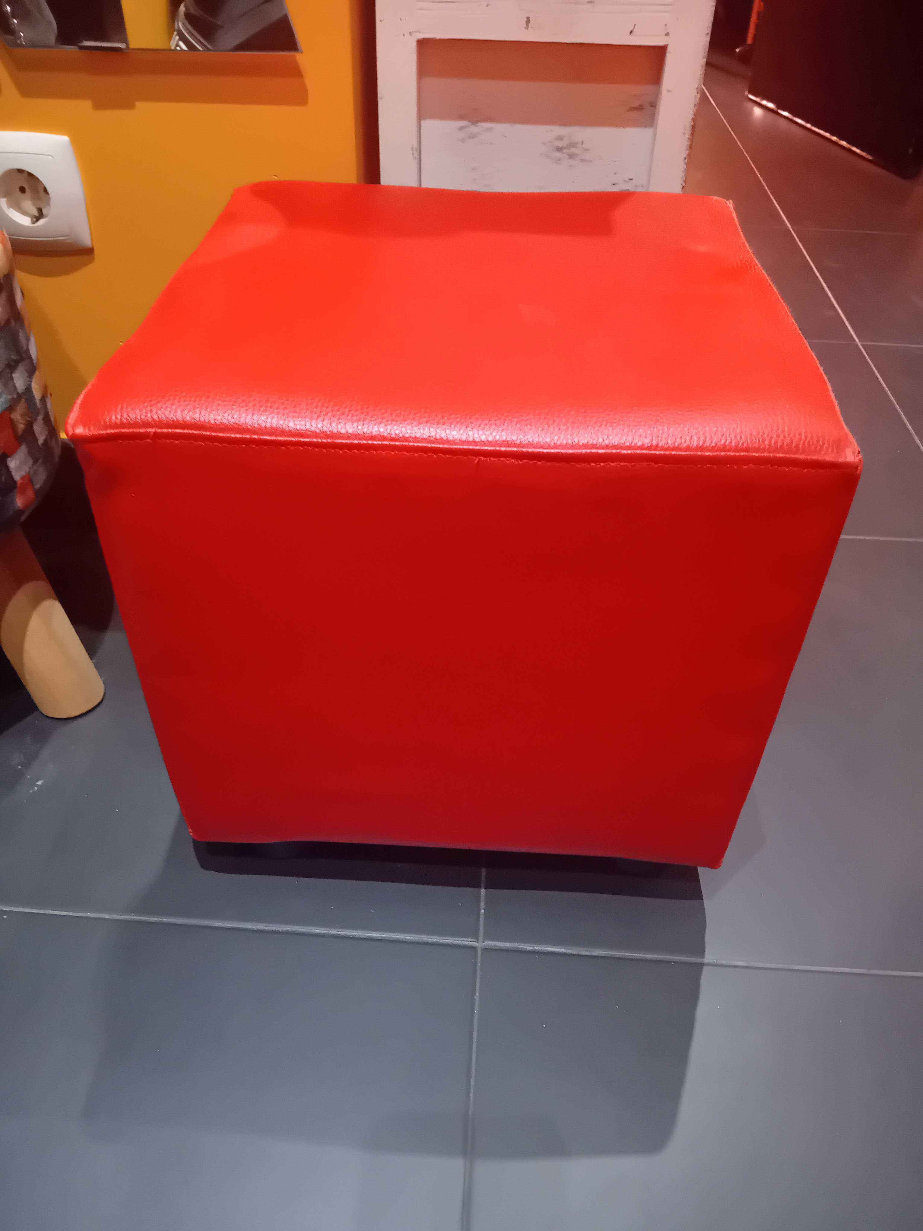 Banco Pufe Excelente Imitação Pele 33cm x 33cm - Como Novo