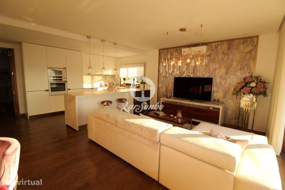 T2 com garagem, elevador e terraço no centro de Fafe