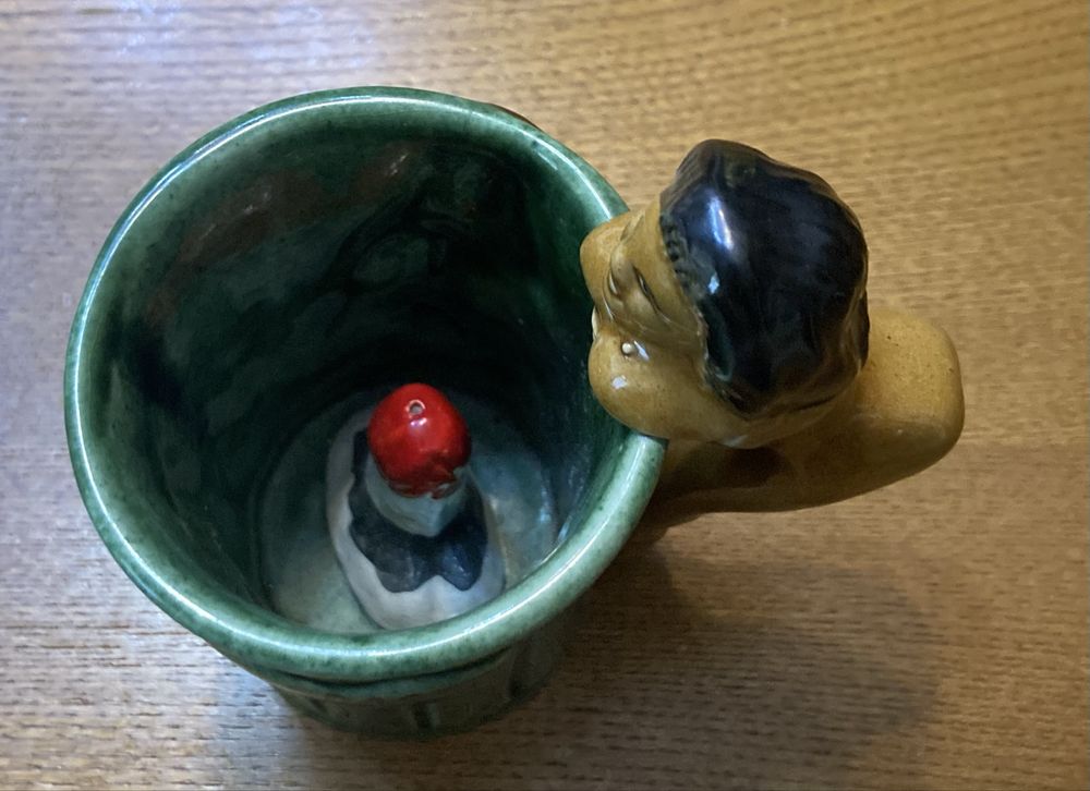 Caneca decorativa em faiança das Caldas
