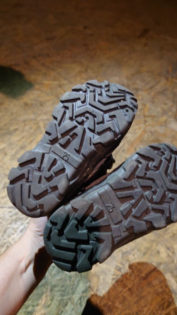 Buty zimowe Bartek 25 po jednym dziecku