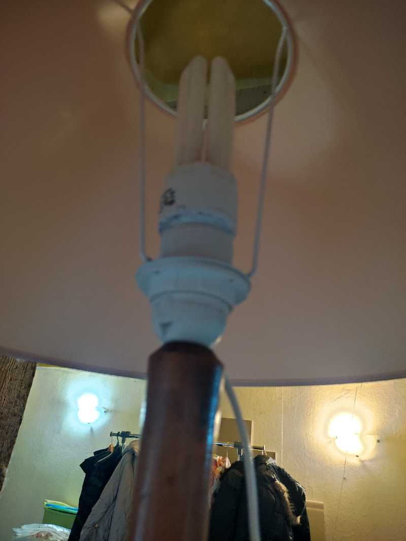 Lampa stojąca retro, drewniana - 1981 rok produkcji. Super stan