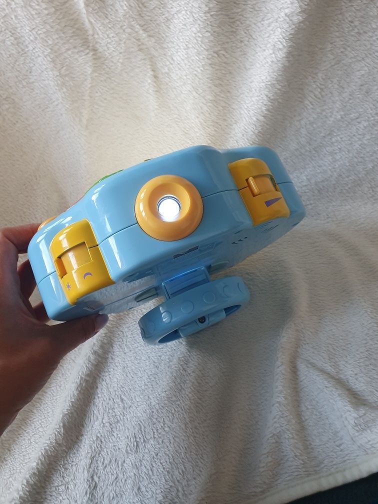 projektor do łóżeczka tomy disney kubuś puchatek pozytywka lampka gra