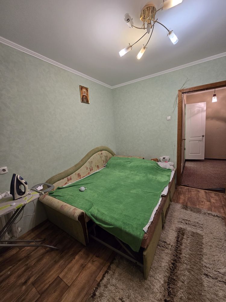 Продам 4 кімнатну квартиру з косметиним ремонтом