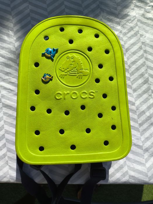 Mochila da marca:  "CROCS"