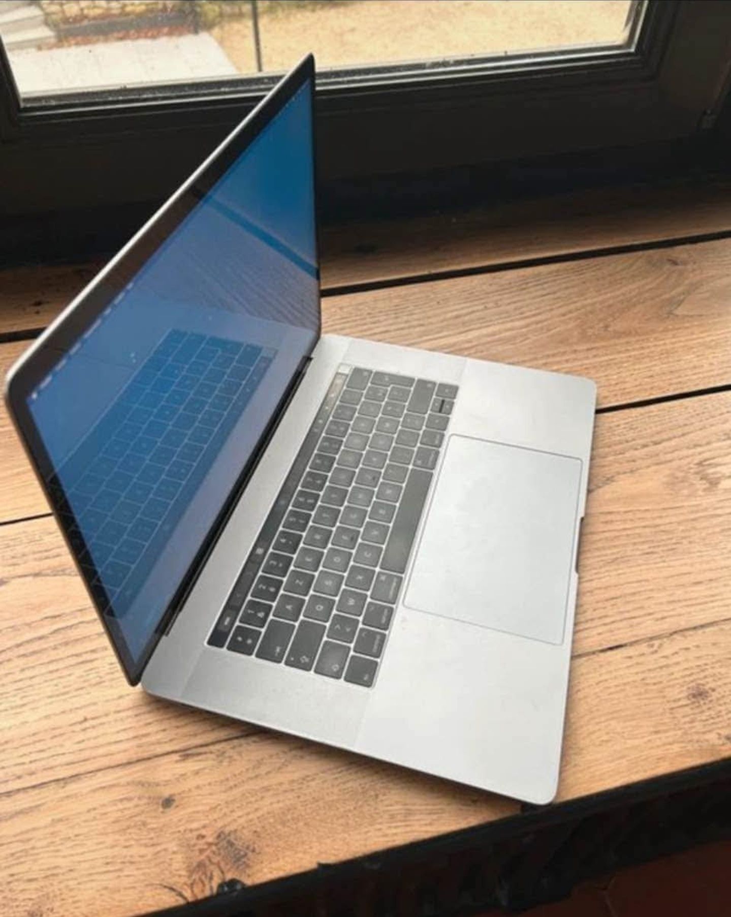 Apple MacBook Pro  touchbar 15” 2017  2,9Ghz i7 16gb 500gb ssd
