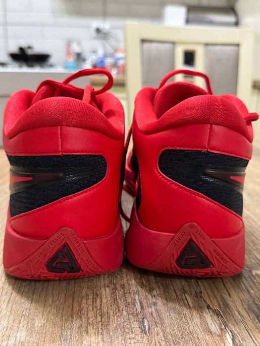 Продам баскетбольні кросівки Nike giannis freak 6