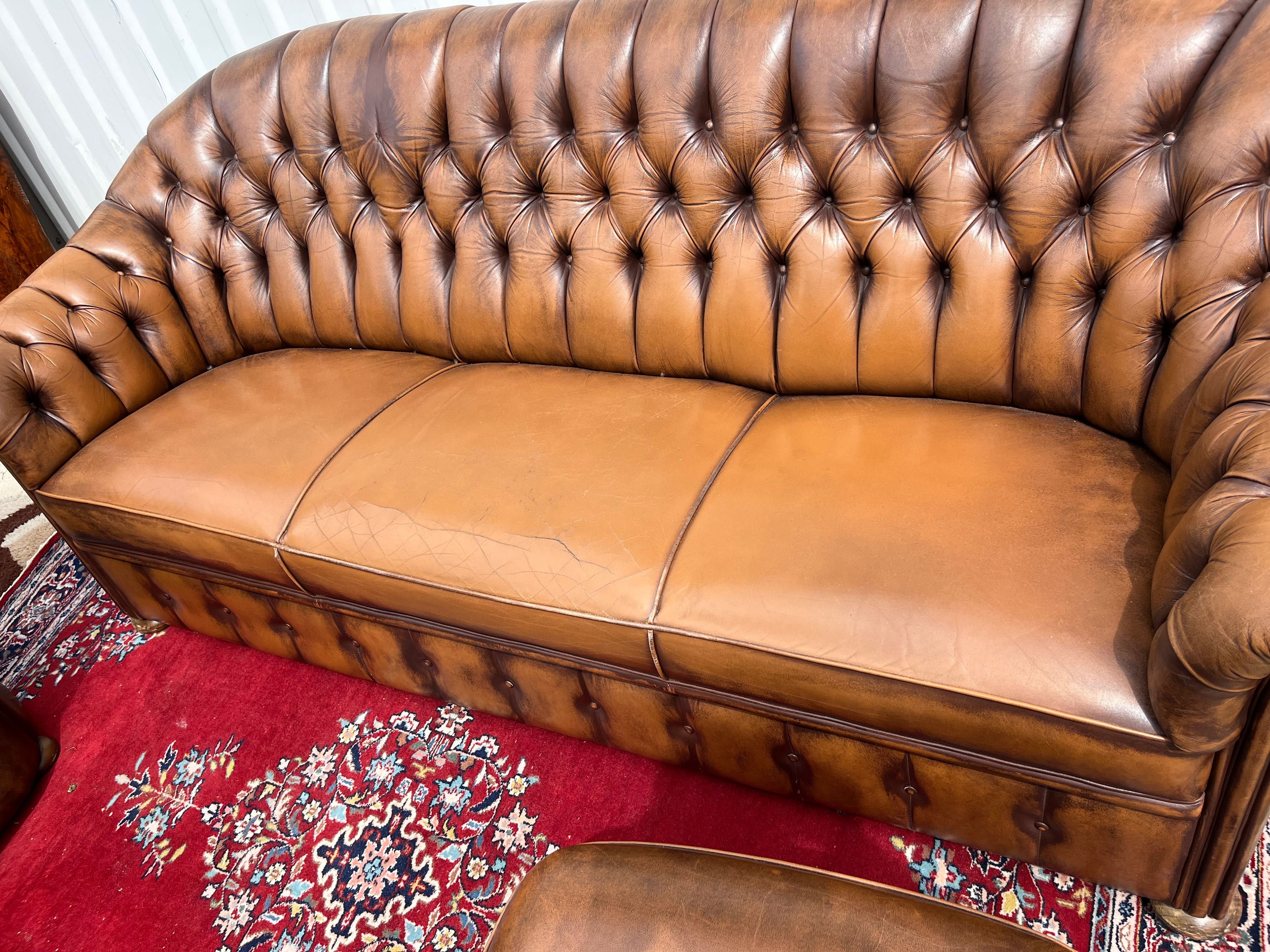 Komplet wypoczynkowy Chesterfield .