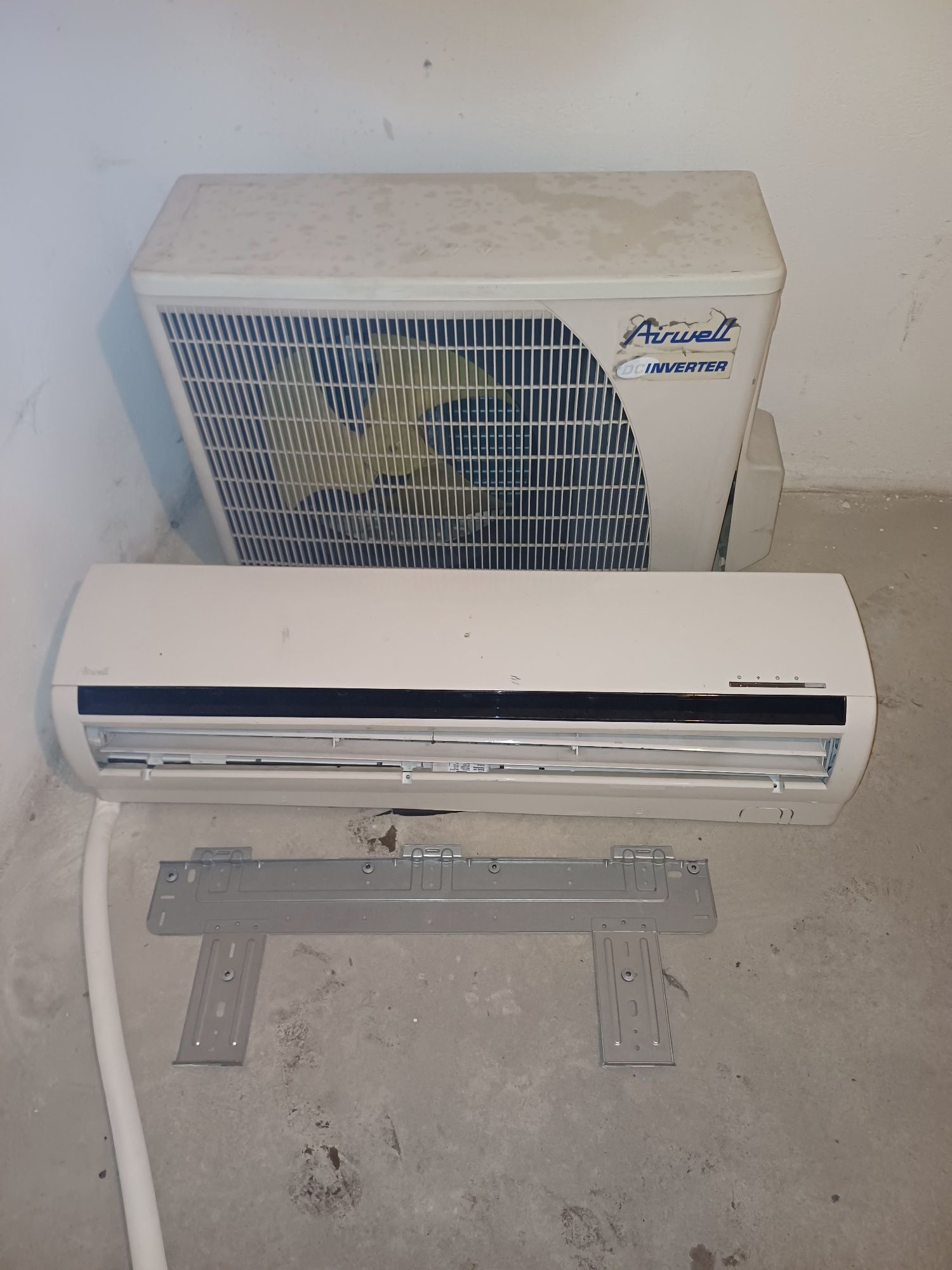 Klimatyzator Airwell uszkodzony