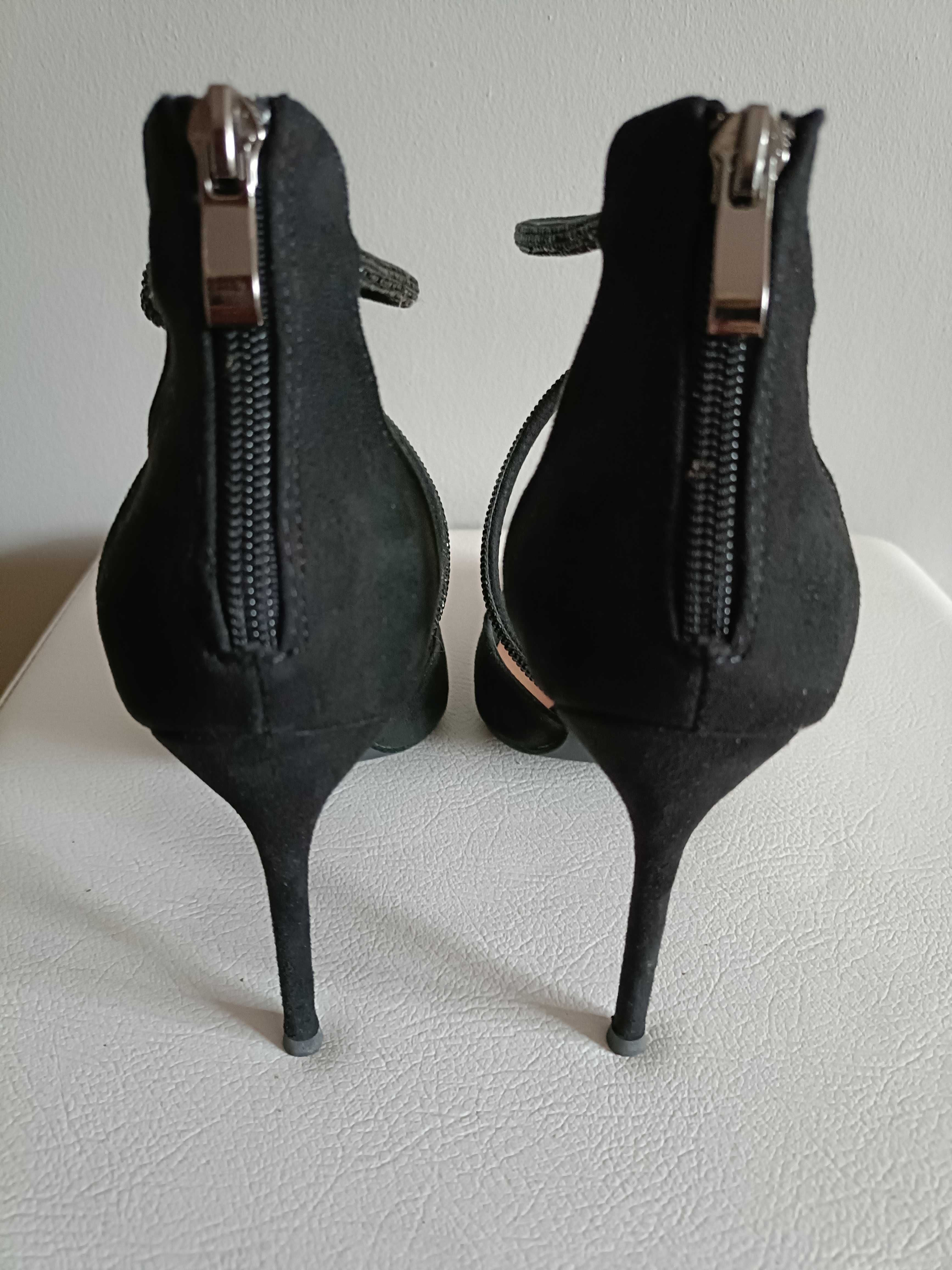 Sapatos salto alto