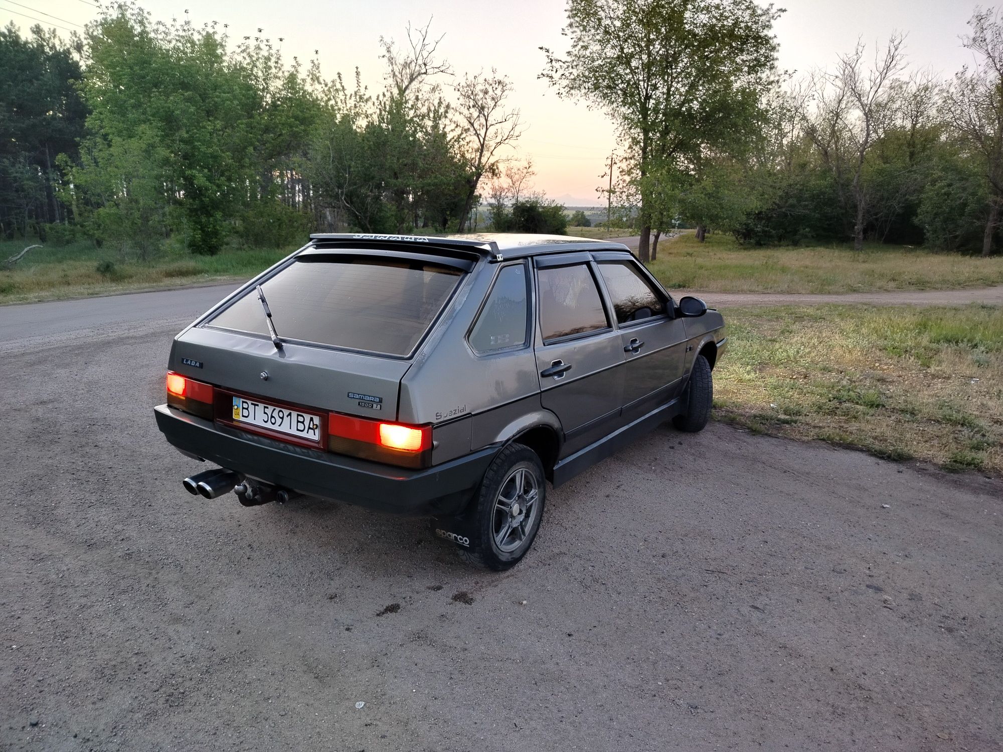Авто на повному ходу