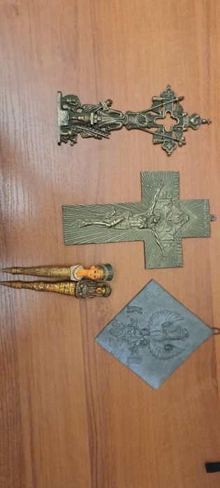 Kapliczka Krzyż ryngraf dwa długopisy podana cena za wszystko