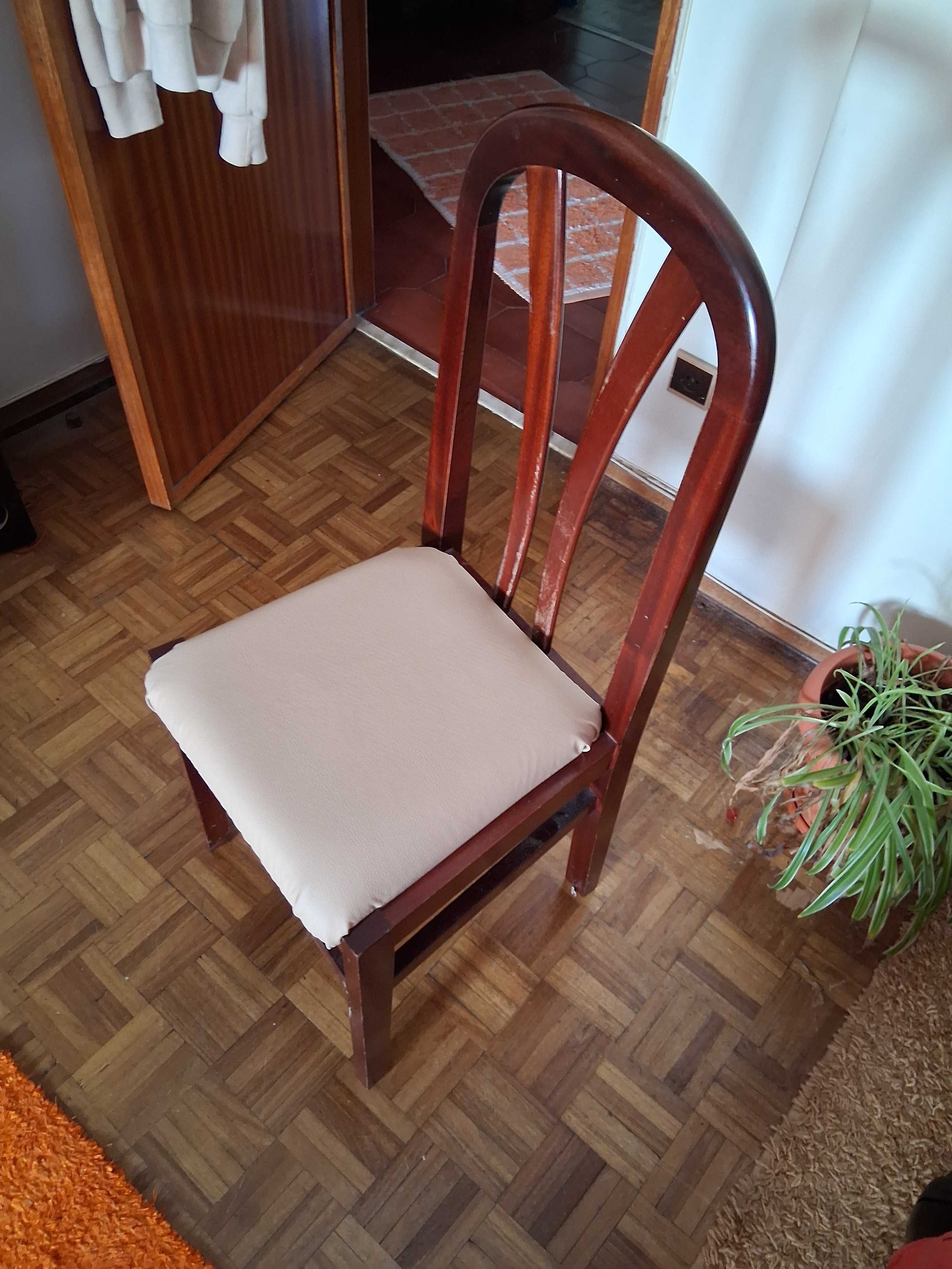 Cadeira em mogno