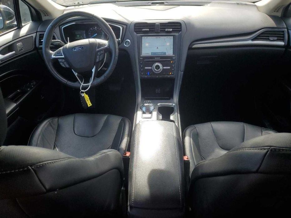 2020 Ford Fusion Hybrid на автовозі