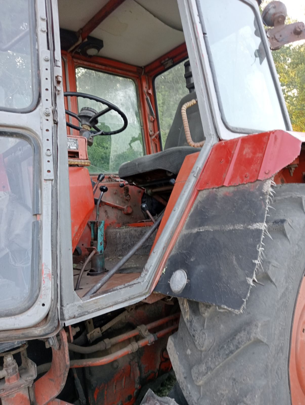Продам трактор до нього навісне