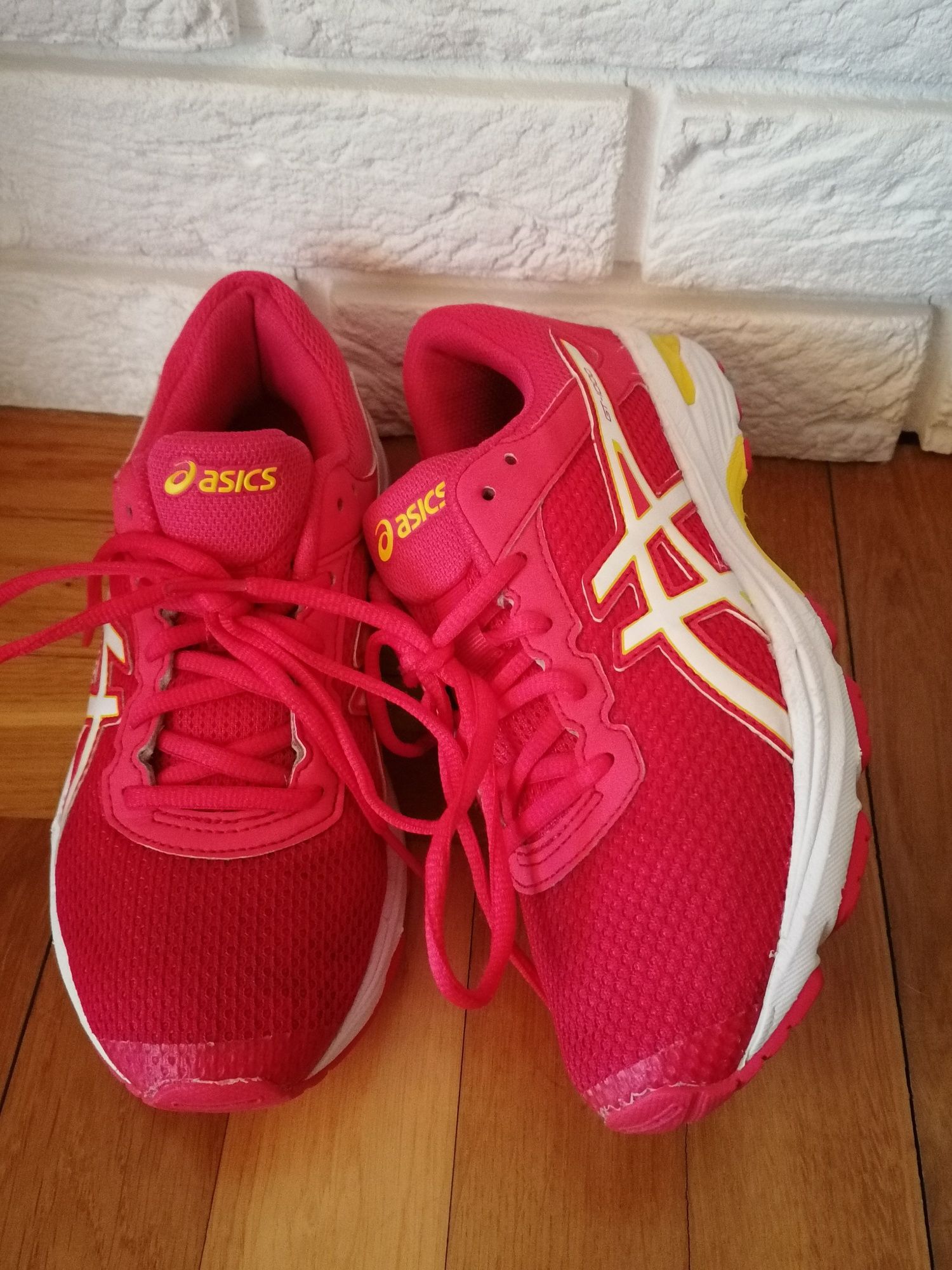 Buty ASICS Gel roz 37,5 /Długość wkładki 23,5 cm