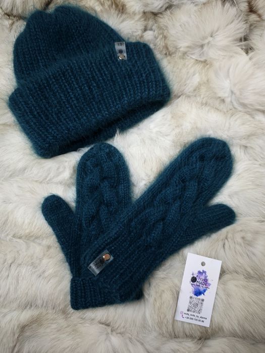 Комплект из Ангоры шапка и варежки