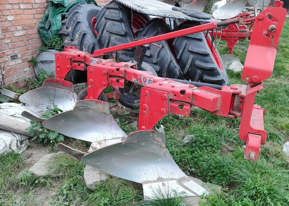Pług 3 skibowy jednobelkowy