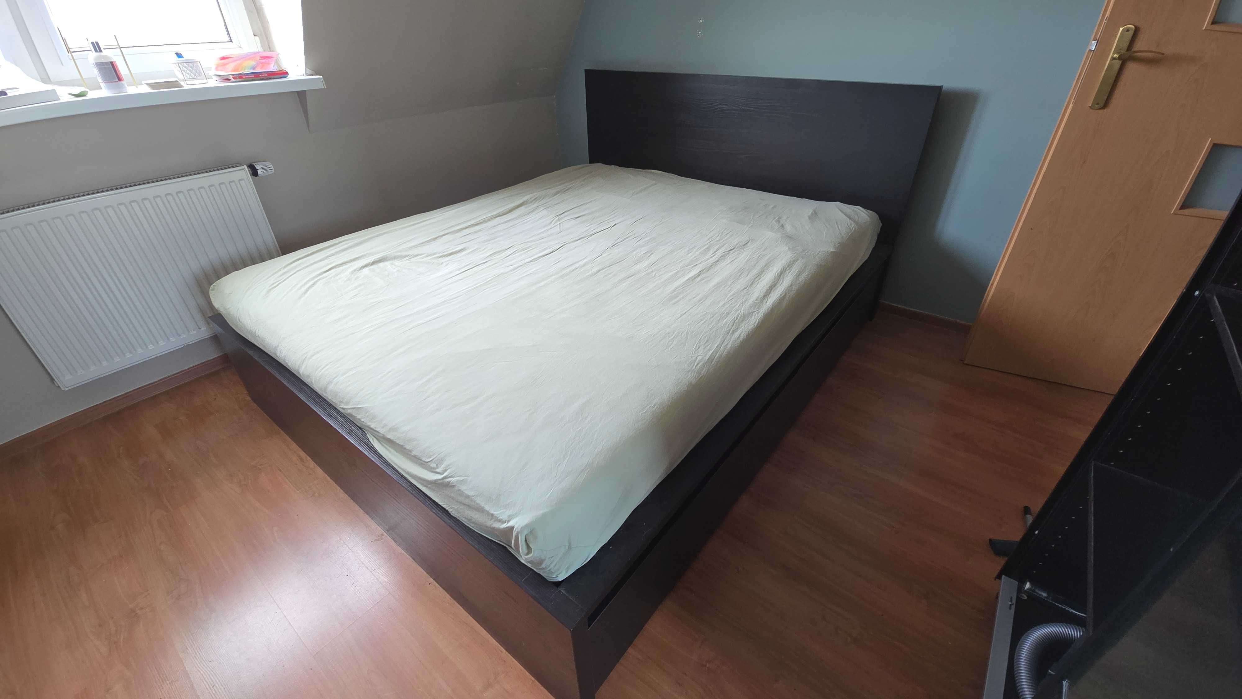Łóżko IKEA MALM 180×200 z materacem – czarny brąz