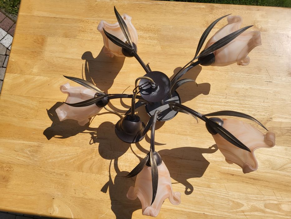Lampa z pięcioma żarówkami
