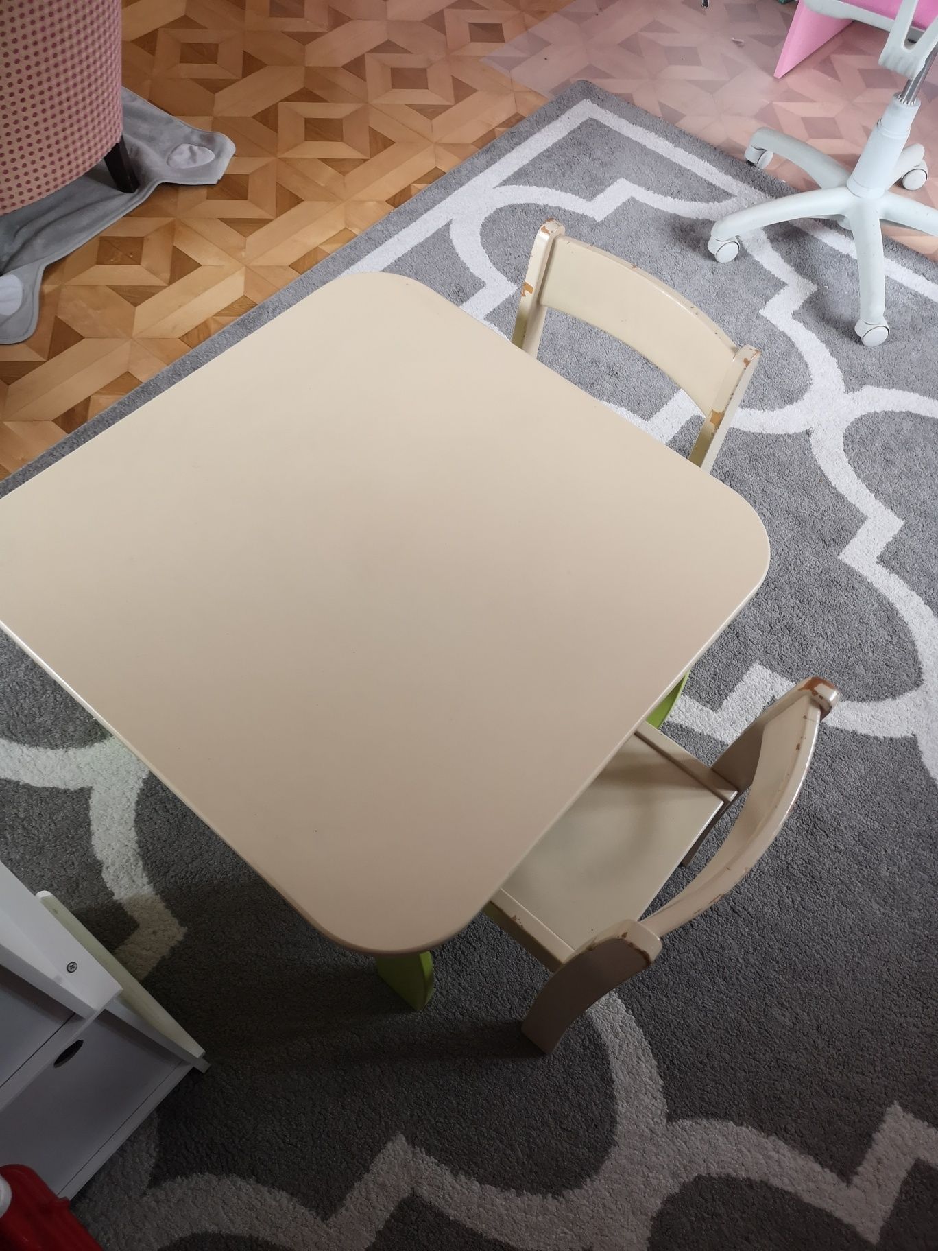 Stolik z krzesłami firmy Meblik z serii Safari