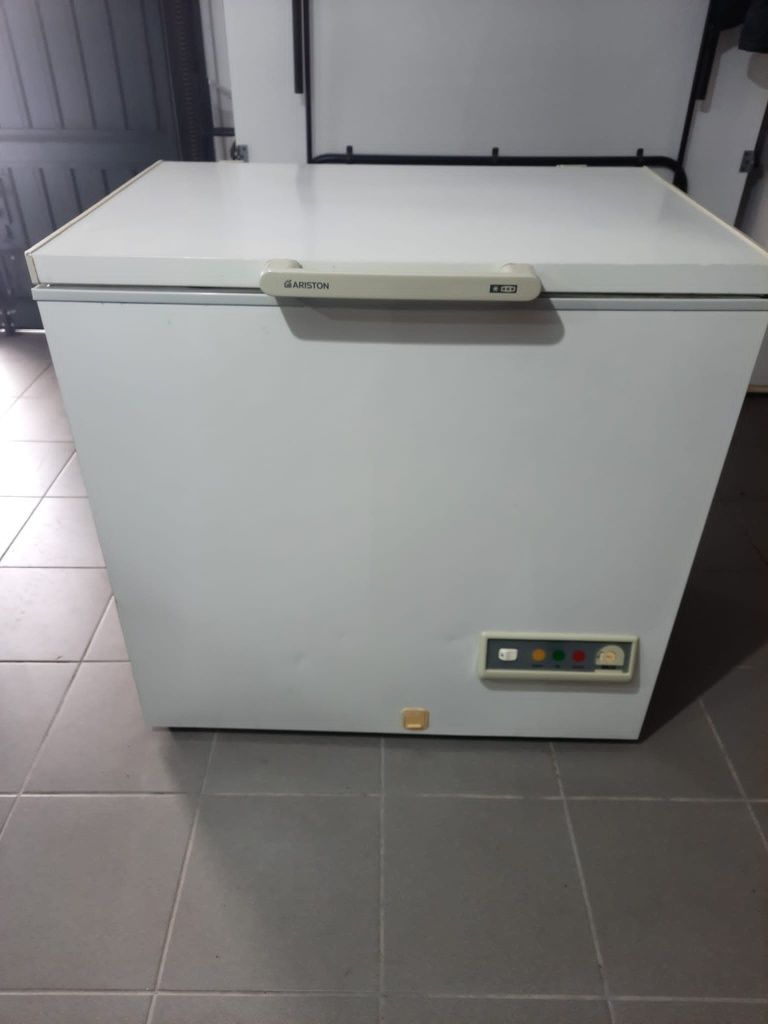 Arca congeladora Ariston