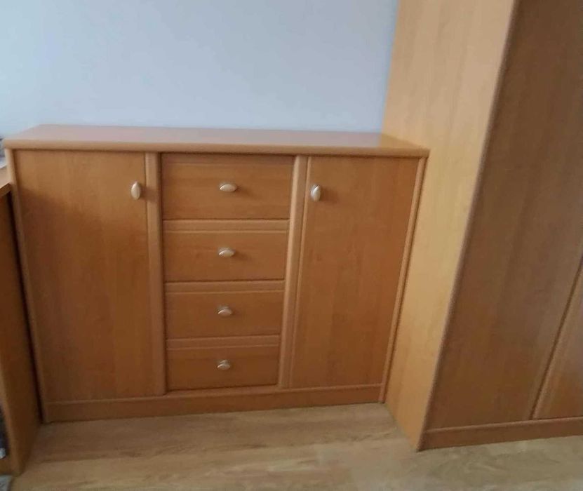 Zestaw mebli, szafa, komoda, biurko, półka wisząca.