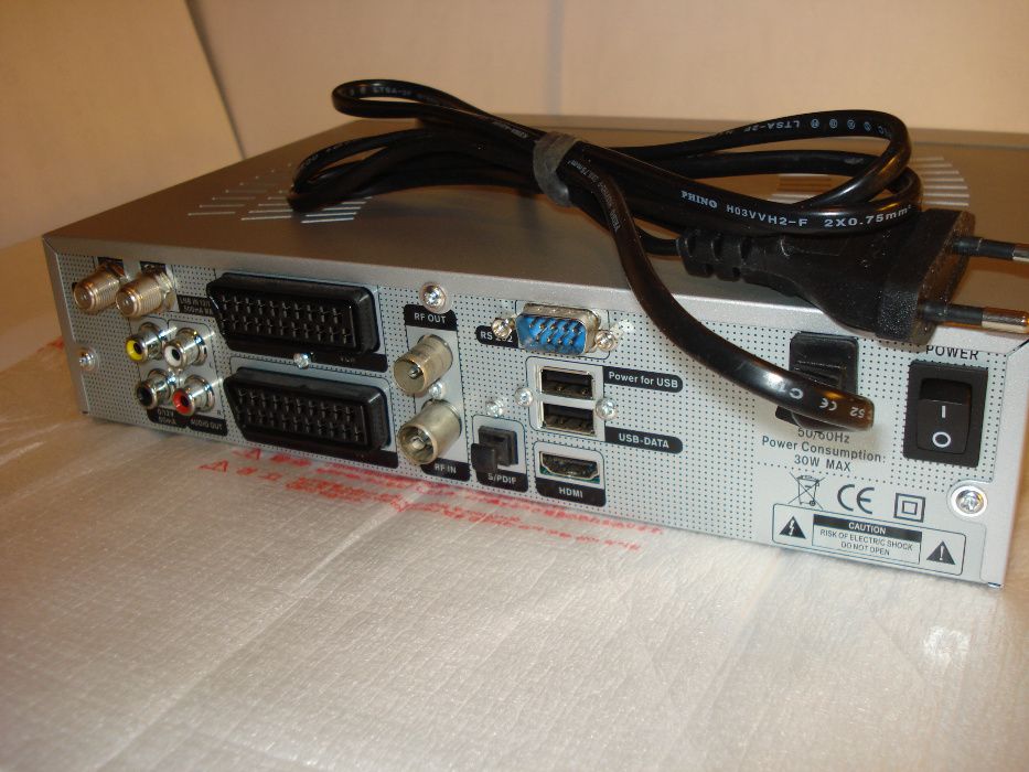 OPTICUM 7300 C12CX Cyfrowy tuner satelitarny, posiada wbudowane gry.