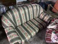 Vendo três sofás ( grande sofá cama)