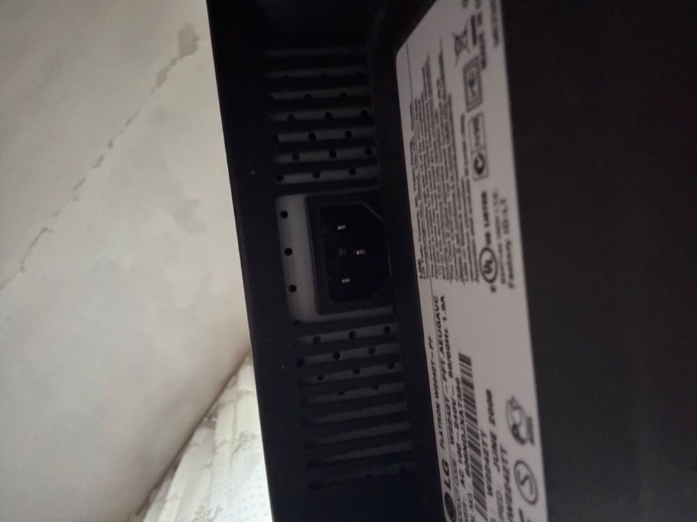 Монітор LG Flatron W2242T