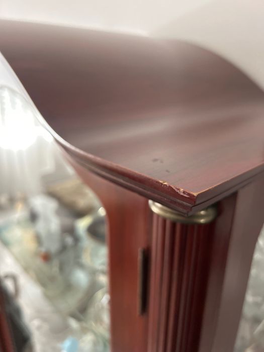 Cristaleira em madeira