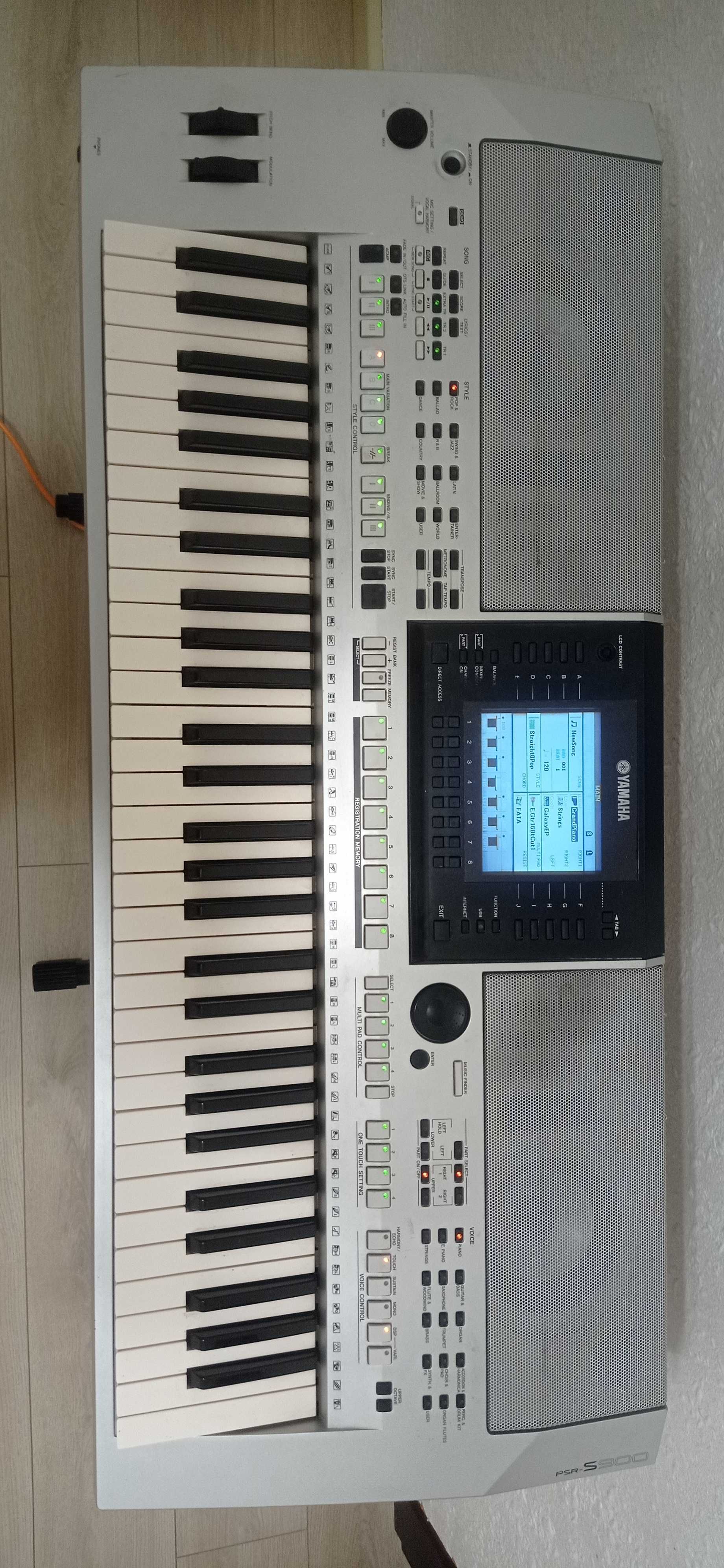 Синтезатор PSR S900