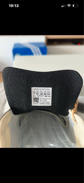 Adidas Gazelle, Cinsentas