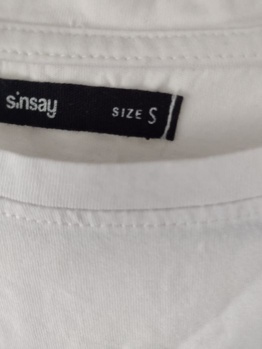 Biała koszulka z napisem