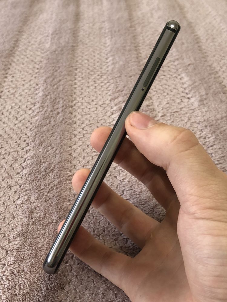Телефон Xiaomi Mi 9 SE