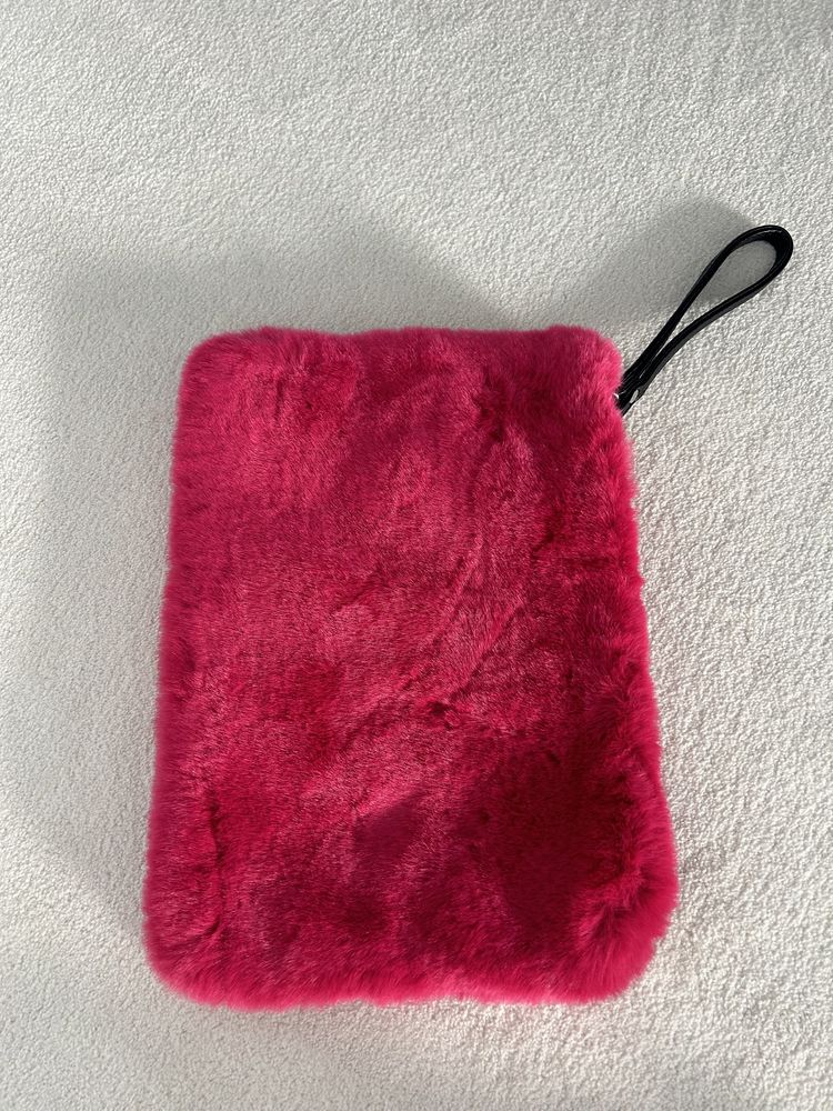 Cluch de pelo rosa