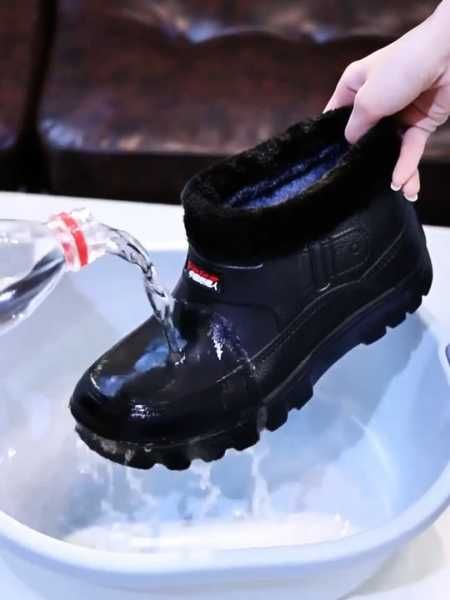 Męskie zimowe buty śniegowce rozmiar UE44,5- CN „47” dł. st. 28 cm.