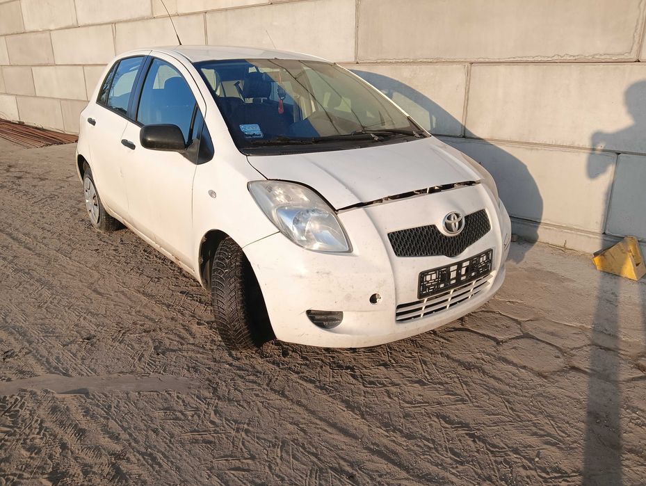 Toyota Yaris II - Na części - Drzwi / maska / błotnik / klapa / inne