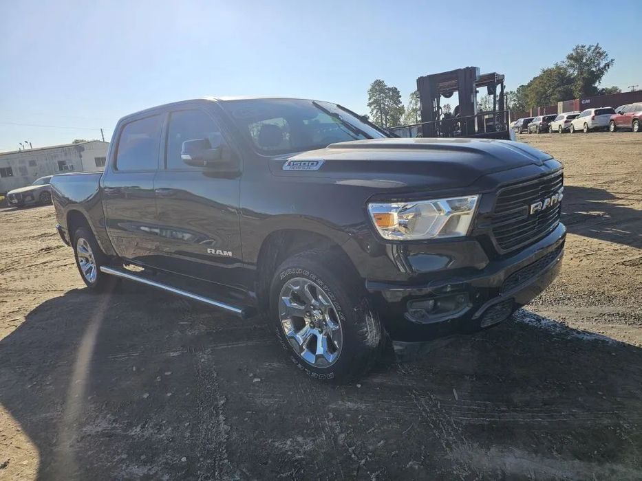 RAM 1500 4x4 bezwypadkowy duza kabina 5.7 v8 HEMI doposazony FV23%